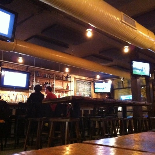 Growlers Pour House Gastropub in North Charlotte