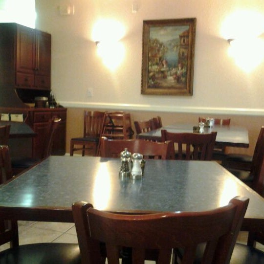 Photo taken at Cafe Milano Italian Restaurant and Pizzeria by Patricia N. on 2/10/2012