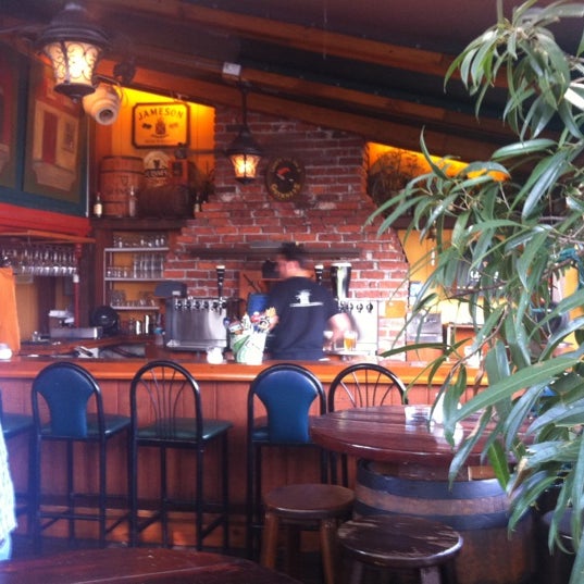 7/15/2011 tarihinde tomcio d.ziyaretçi tarafından The Field Irish Pub &amp; Eatery'de çekilen fotoğraf