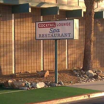 Foto tomada en Desert Hot Springs Spa Hotel  por Traci D. el 6/2/2012