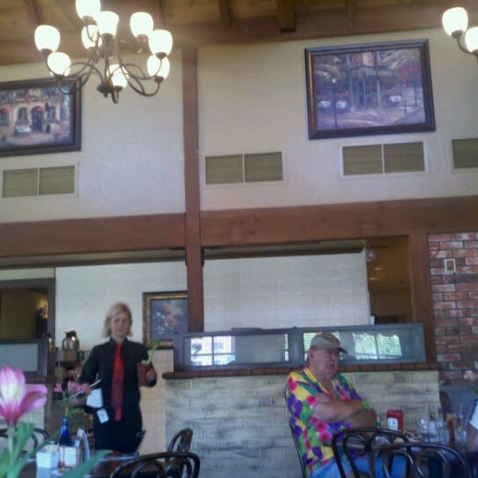 Photo taken at Mimi&#39;s Cafe by Mark W. on 9/15/2011