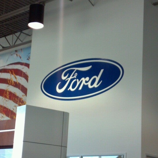 Foto diambil di Bergstrom Ford of Oshkosh oleh Deb T. pada 6/8/2012