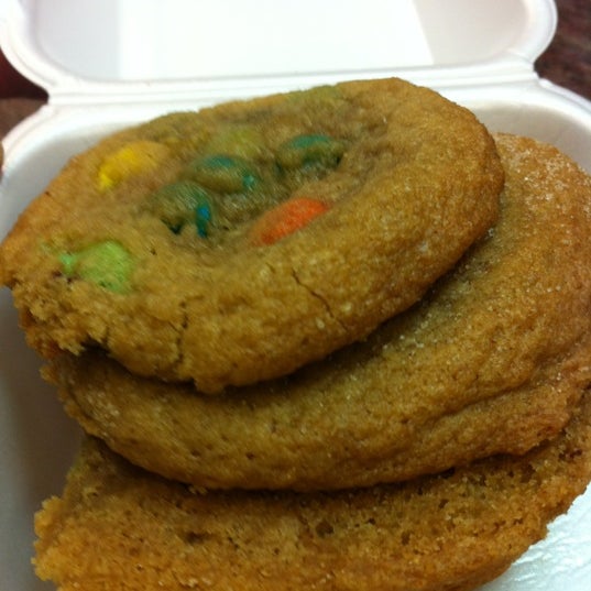 รูปภาพถ่ายที่ Hot Box Cookies โดย Tony H. เมื่อ 2/17/2012