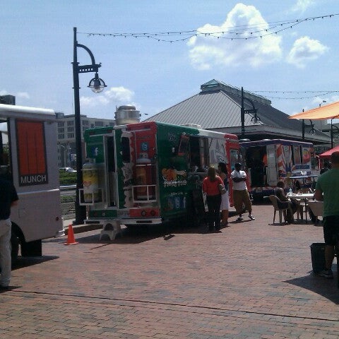 7/25/2012 tarihinde Michelle L.ziyaretçi tarafından Food Truck Wednesday at Underground Atlanta'de çekilen fotoğraf