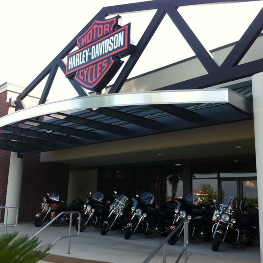 Foto tomada en Gainesville Harley-Davidson  por Clay M. el 8/2/2011