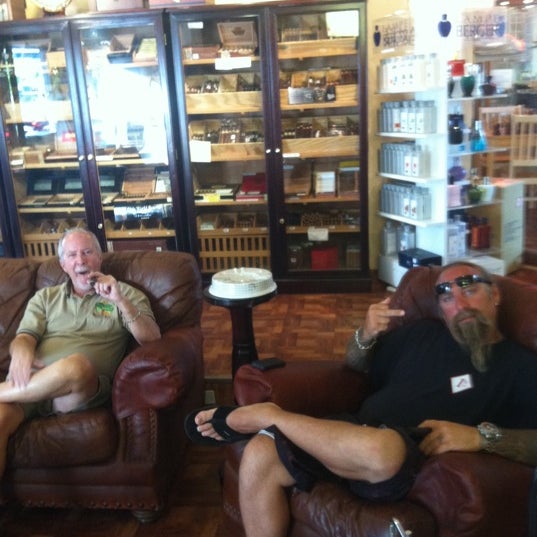Das Foto wurde bei Key West Cigar Club &amp; Smoke Shop von John L. am 4/29/2011 aufgenommen