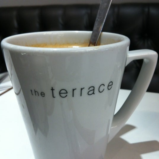 Foto tirada no(a) The Terrace Coffee Shop por Fat M. em 11/27/2011