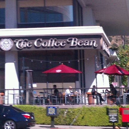Photo taken at The Coffee Bean &amp; Tea Leaf by Sylvia D. on 10/9/2011