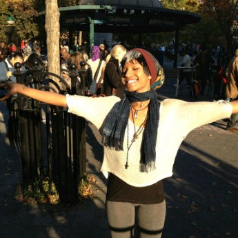 1/10/2012 tarihinde jaye w.ziyaretçi tarafından Nuyorican Poets Cafe'de çekilen fotoğraf