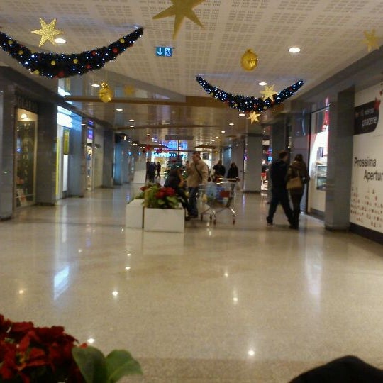12/30/2011 tarihinde MAMO M.ziyaretçi tarafından Centro Commerciale La Romanina'de çekilen fotoğraf