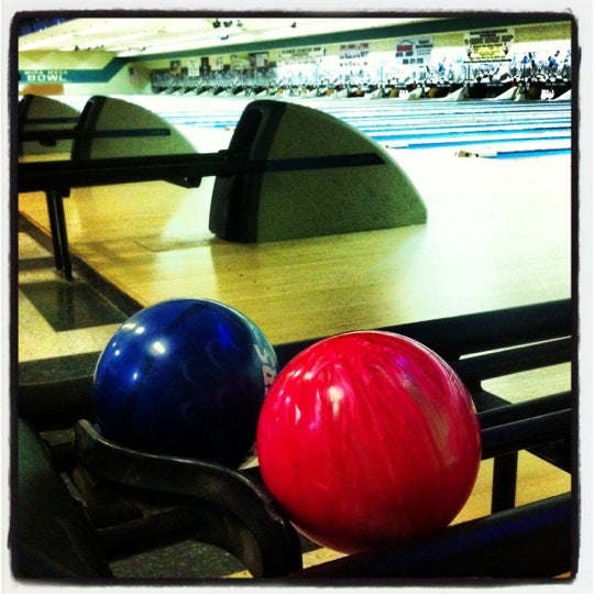 Залы brunswick боулинг. Скай боулинг. Mira lanes. Mira lanes. Mira lanes.