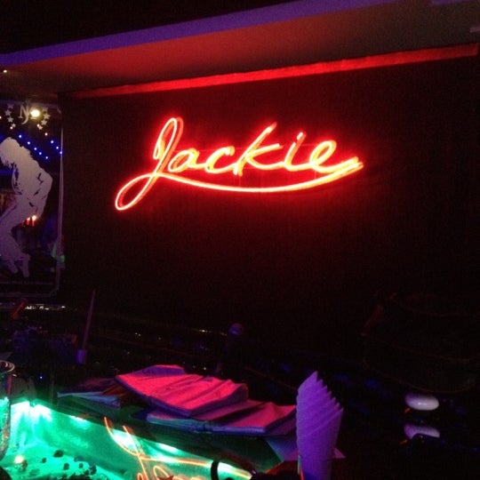 Foto tomada en Piano bar JACKIE  por Izabella el 9/5/2012