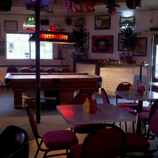 รูปภาพถ่ายที่ Mo&#39;s Place โดย Chefwaiterhater เมื่อ 4/13/2012
