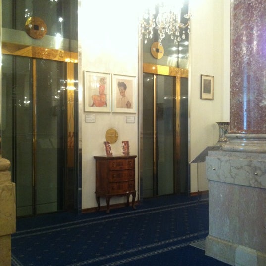 Foto tomada en Hotel Ambassador  por Kseniia L. el 8/19/2012