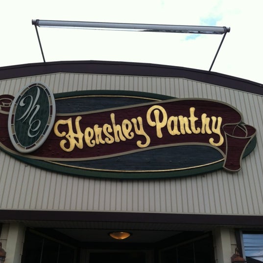 รูปภาพถ่ายที่ The Hershey Pantry โดย Bernardo T. เมื่อ 6/25/2012