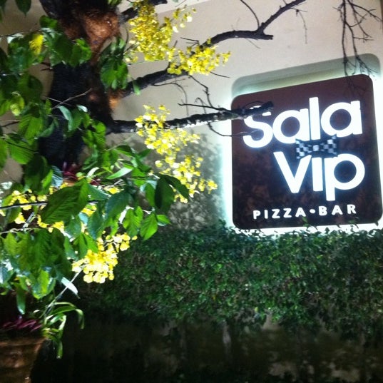 3/12/2012 tarihinde Ana S.ziyaretçi tarafından Sala Vip Pizzaria'de çekilen fotoğraf