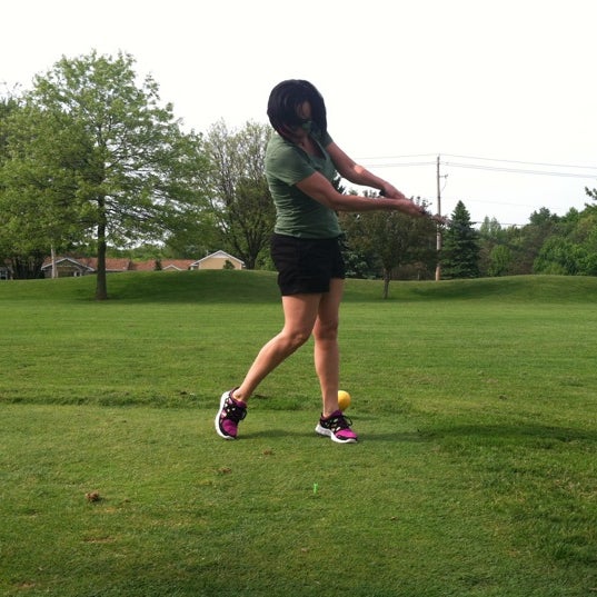 รูปภาพถ่ายที่ Bunker Hill Golf Course โดย Ian S. เมื่อ 5/13/2012
