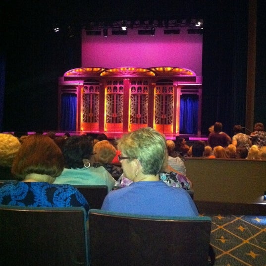 Foto tirada no(a) The State Theatre por Jennifer D. em 8/18/2011