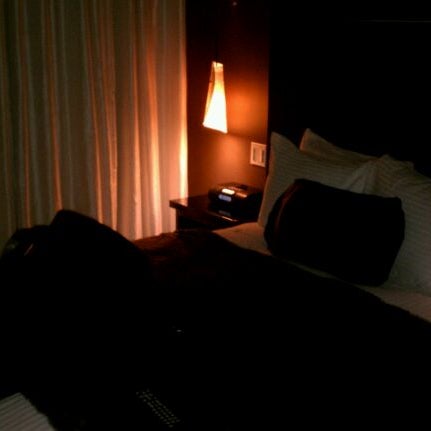 รูปภาพถ่ายที่ O Hotel โดย thomas a. เมื่อ 2/22/2012