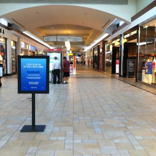 clarks smith haven mall