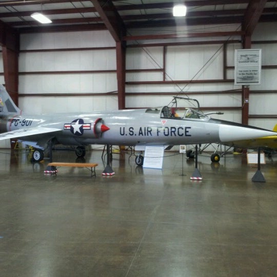 รูปภาพถ่ายที่ New England Air Museum โดย Michael K. เมื่อ 9/12/2012