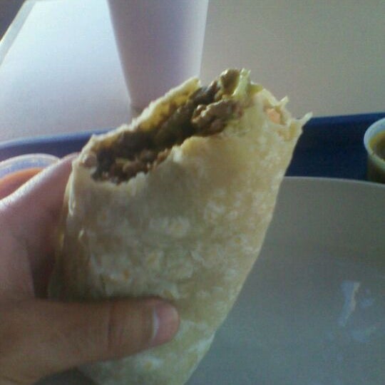 รูปภาพถ่ายที่ Habaneros Mexican Grill โดย FERNANDO S. เมื่อ 1/3/2012