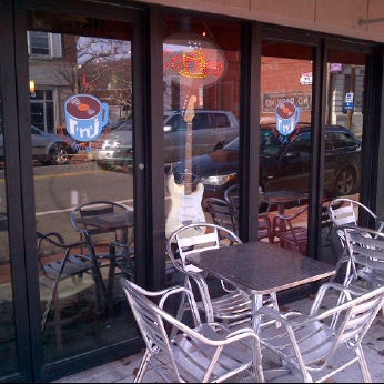 Foto diambil di Rockn’ Joe Coffeehouse &amp; Bistro oleh Scott G. pada 11/26/2011
