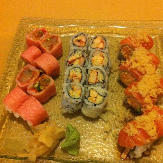 Foto scattata a O Sushi da Rhonda S. il 8/8/2011