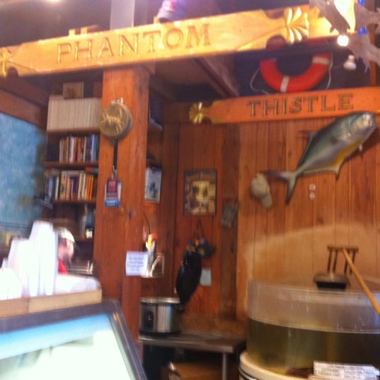 7/16/2012에 Matty R.님이 Dirk&#39;s Fish &amp; Gourmet Shop에서 찍은 사진