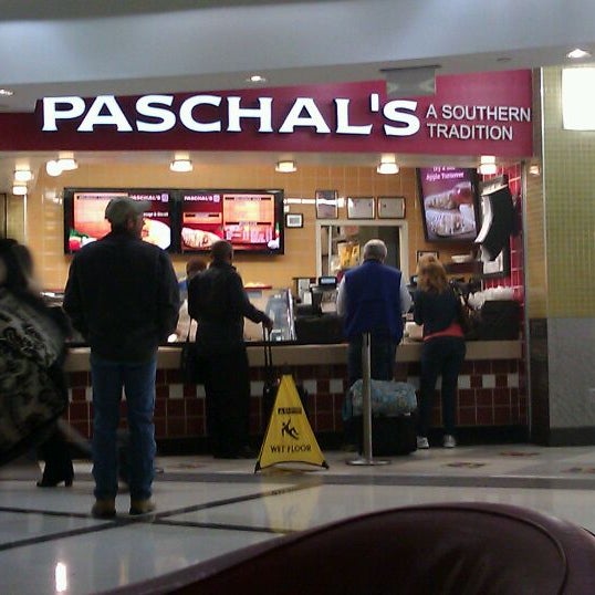 Photo prise au Paschal&#39;s Southern Cuisine par Gene S. le10/31/2011