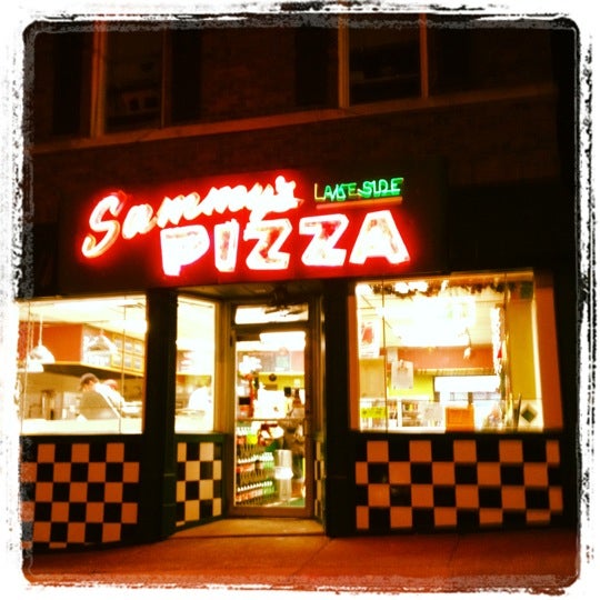 Снимок сделан в Sammy&#39;s Pizza Lakeside пользователем Rob H. 12/3/2011