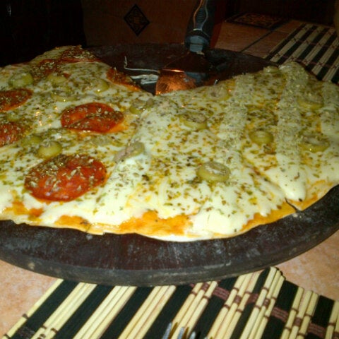 Photo taken at Tatati Pizza Gourmet by Paty C. on 8/12/2012