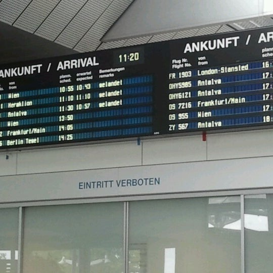 Das Foto wurde bei Airport Linz (LNZ) von Bàrbara F. am 6/22/2012 aufgenommen