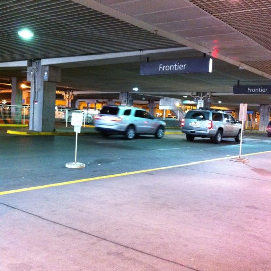 DEN Passanger Pick Up East Side Denver International Airport Denver International Airport