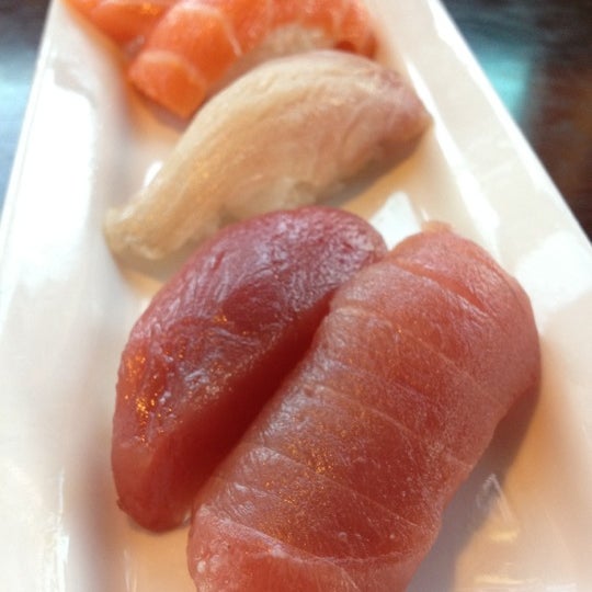 1/28/2012에 Marissa G.님이 Awesome Sushi에서 찍은 사진
