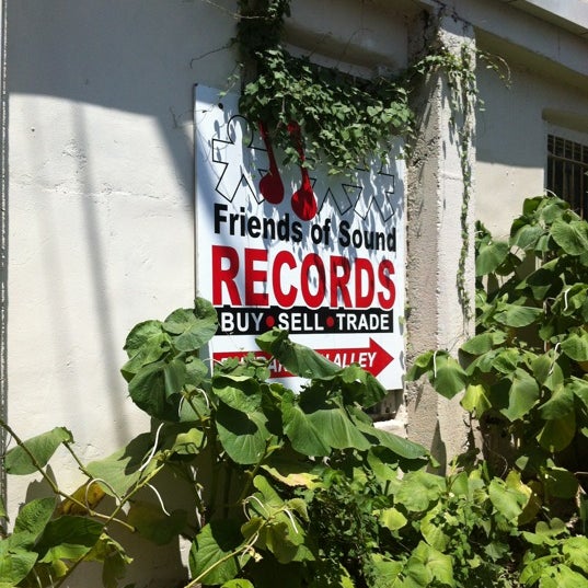 Foto tirada no(a) Friends of Sound Records por Frank  V. em 8/14/2011