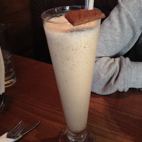 No shakes on the menu, but if you ask them they might make you a Dime Bar shake!