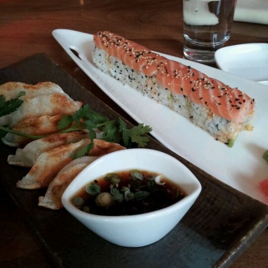 รูปภาพถ่ายที่ Sushi Taiyo โดย HeeJin P. เมื่อ 1/26/2012