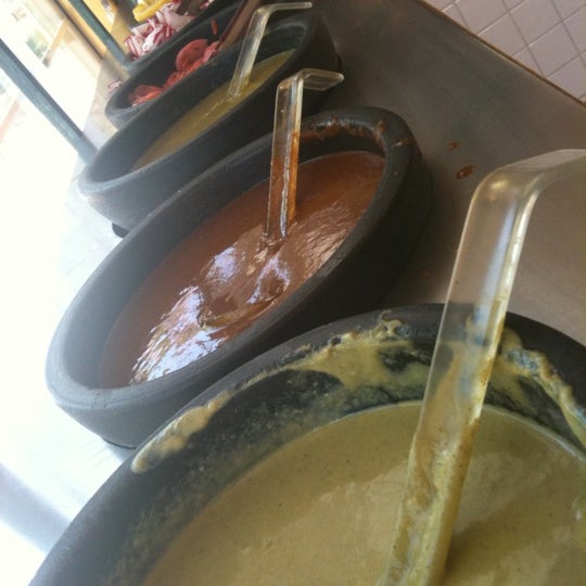 6/10/2012 tarihinde hanachaiziyaretçi tarafından Los Tacos De Huicho'de çekilen fotoğraf
