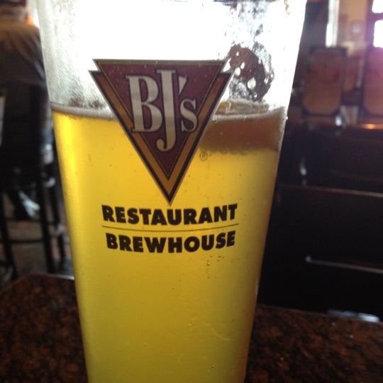 Снимок сделан в BJ&#39;s Restaurant &amp; Brewhouse пользователем John S. 5/22/2012