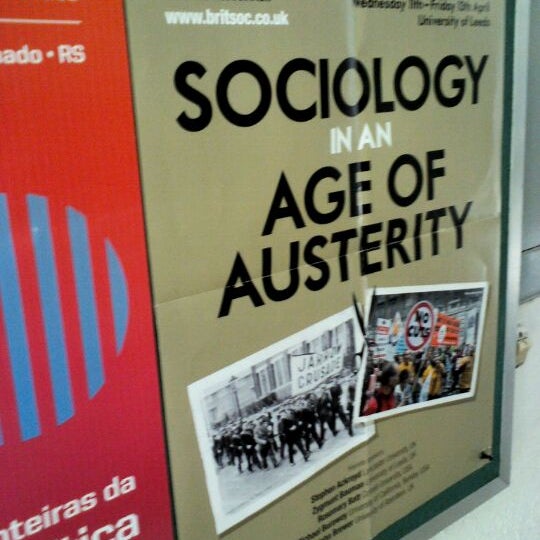 Foto tirada no(a) Instituto de Estudos Sociais e Políticos (IESP) por Leandro B. em 11/9/2011