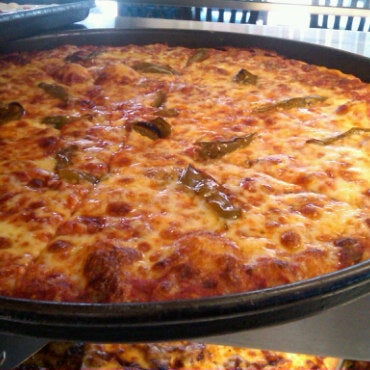 Photo taken at Joe&#39;s Pizza by Lorenzo C. on 5/13/2011