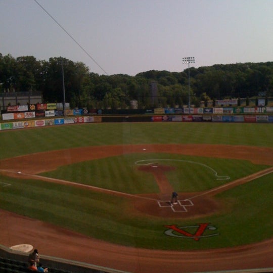 Foto tomada en Joseph L Bruno Stadium  por Steve C. el 7/20/2011