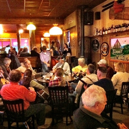 Sir Benedict S Tavern 805 E Superior St