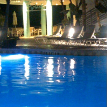 Foto diambil di Pool at the Diplomat Beach Resort Hollywood, Curio Collection by Hilton oleh Eric J. pada 7/7/2011