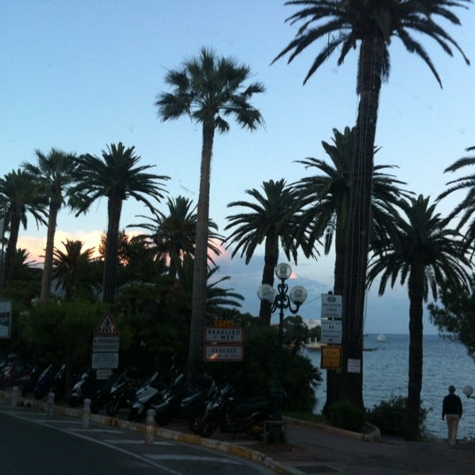 Снимок сделан в Hotel Royal-Riviera пользователем Pinkfear P. 6/12/2012