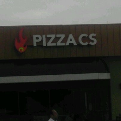 Foto diambil di Pizza CS oleh Donald R. pada 7/13/2012