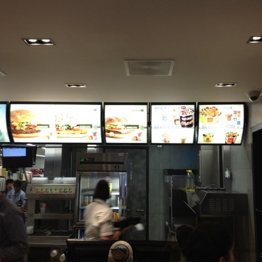 รูปภาพถ่ายที่ McDonald&#39;s โดย Larren v. เมื่อ 3/31/2012