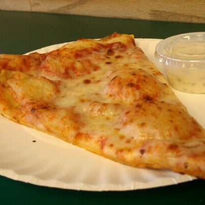 Foto tomada en Best of Italy - Pizza &amp; Subs -  por Sabel D. el 6/8/2012