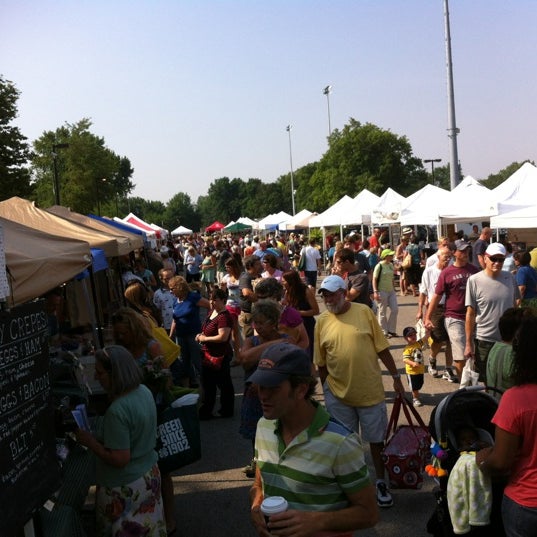 รูปภาพถ่ายที่ Broad Ripple Farmers Market โดย Eric T. เมื่อ 6/16/2012